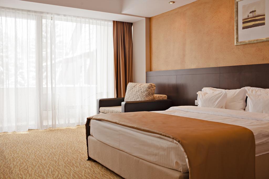 Hotel Clermont Ковасна Екстер'єр фото