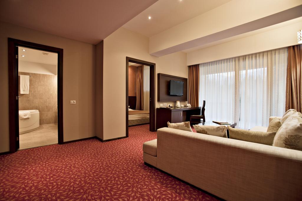 Hotel Clermont Ковасна Екстер'єр фото