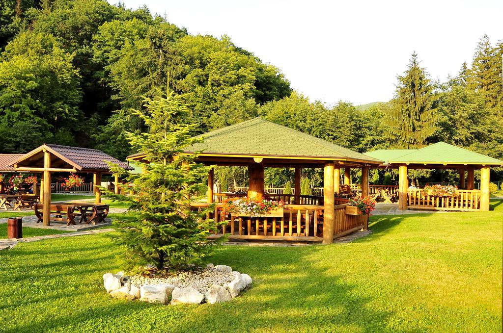 Hotel Clermont Ковасна Екстер'єр фото