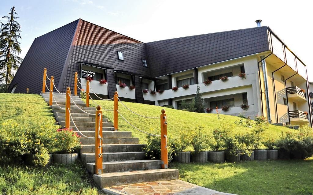 Hotel Clermont Ковасна Екстер'єр фото