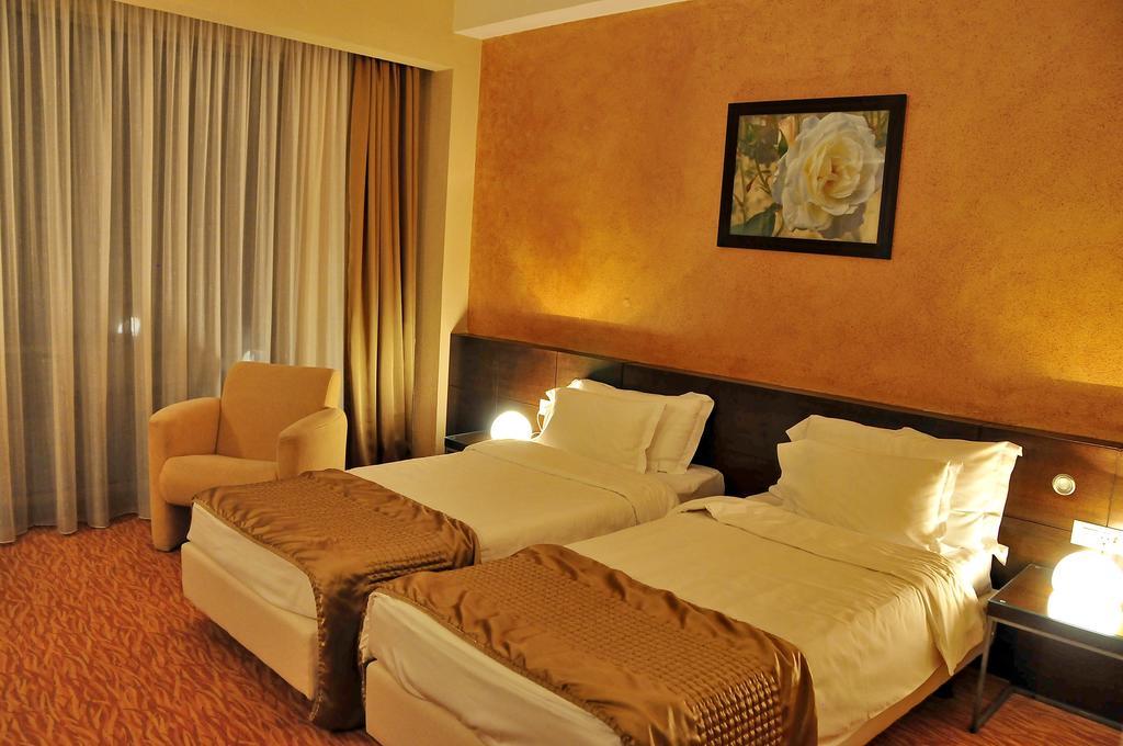 Hotel Clermont Ковасна Екстер'єр фото