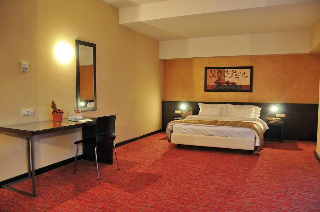 Hotel Clermont Ковасна Номер фото