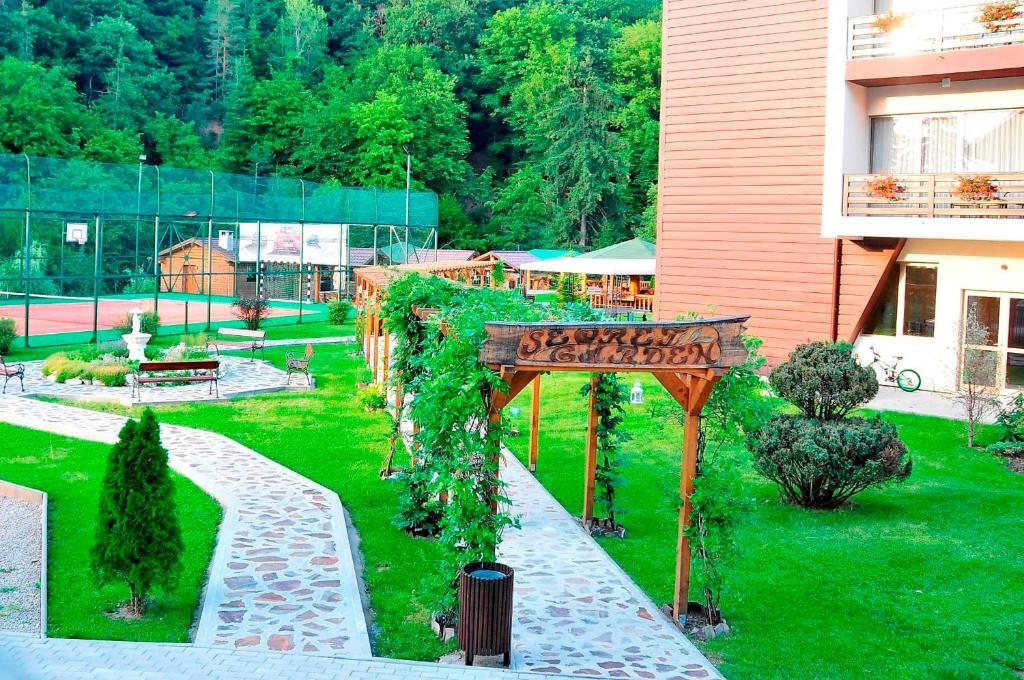 Hotel Clermont Ковасна Екстер'єр фото