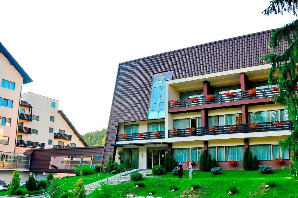 Hotel Clermont Ковасна Екстер'єр фото