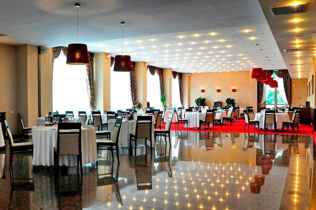 Hotel Clermont Ковасна Екстер'єр фото