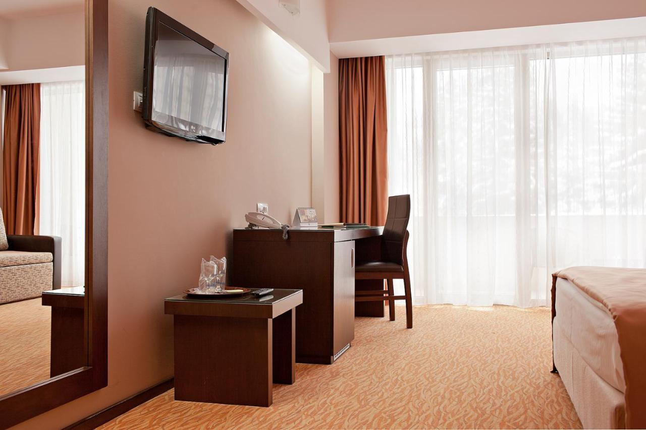 Hotel Clermont Ковасна Екстер'єр фото